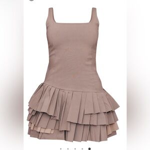 PrettyLittleThing - Taupe Stretch Woven Extreme Pleated Shift Dress